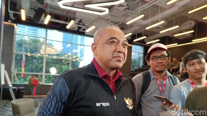 Ahmed Zaki Iskandar ditunjuk menjadi Manajer Timnas Indonesia U-17 dan U-20. Berbagai target pun dipasang federasi, namun Zaki mengaku tidak terbebani.