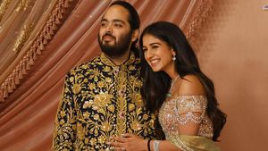 Foto: Gaya Anak Orang Terkaya Asia Pakai Baju Emas Asli di Upacara Sangeet