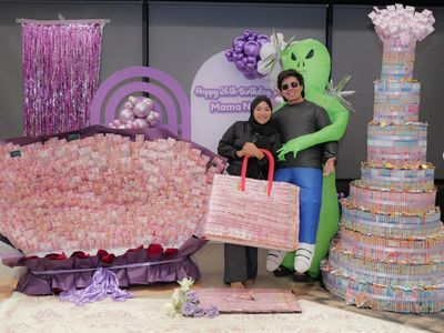 Foto Ultah Aurel Hermansyah ke-26, Dapat Kado Unik Tas Hingga Keset Dari Uang