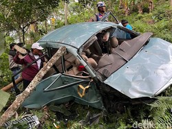 Tragis Mobil Wisatawan Asal Surabaya Terjun ke Jurang Renggut 2 Nyawa