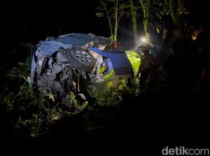 Kecelakaan Mobil Terjun ke Jurang di Mojokerto, 2 Orang Tewas-9 Terluka