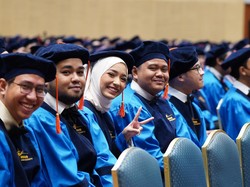 Ratusan Wisudawan BINUS Online Catat Peningkatan Karier