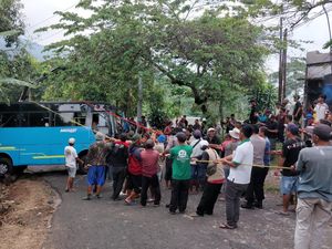 Bus Rombongan PKK Terguling di Kemuning Karanganyar, Ini Pengakuan Sopir Bus Rombongan PKK Terguling di Kemuning Karanganyar, Ini Pengakuan Sopir