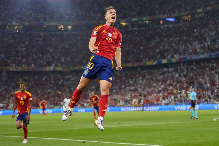 Spains Dani Olmo celebrates after scoring his sides second goal during a semifinal match between Spain and France at the Euro 2024 soccer tournament in Munich, Germany, Tuesday, July 9, 2024. (AP Photo/Manu Fernandez)