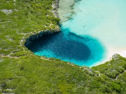 Ekspedisi Menuju Blue Hole yang Disebut Portal ke Dunia Lain
