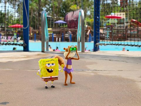 Saving Bikini Bottom: The Sandy Cheeks Movie - (L-R)  SpongeBob SquarePants (voiced by Tom Kenny) and Sandy Cheeks (voiced by Carolyn Lawrence). Cr: Netflix © 2023