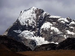 Video: Aksi Polisi Peru Selamatkan 2 Turis Jepang dari Gunung Huascaran