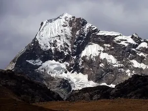 Video: Aksi Polisi Peru Selamatkan 2 Turis Jepang dari Gunung Huascaran Video: Aksi Polisi Peru Selamatkan 2 Turis Jepang dari Gunung Huascaran