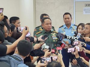 Panglima TNI Tegaskan Tak Ada Anggota Terlibat Pembakaran Rumah Wartawan Karo Panglima TNI Tegaskan Tak Ada Anggota Terlibat Pembakaran Rumah Wartawan Karo