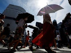 Cuaca di Jepang Panas Mendidih, Pekerja Ramai-ramai Ngantor Pakai Celana Pendek