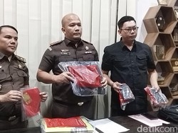 Kejari Geledah Kantor ULP Bandung, HP-Laptop Disita!