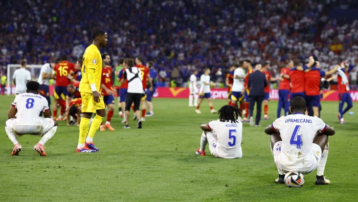 Kalahkan Prancis, Spanyol ke Final Euro 2024 Soccer Football - Euro 2024 - Semi Final - Spain v France - Munich Football Arena, Munich, Germany - July 9, 2024
France's Aurelien Tchouameni, Mike Maignan, Jules Kounde and Dayot Upamecano look dejected after the match REUTERS/Michaela Stache