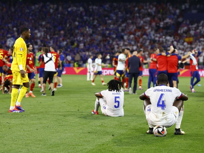 Soccer Football - Euro 2024 - Semi Final - Spain v France - Munich Football Arena, Munich, Germany - July 9, 2024 
France's Aurelien Tchouameni, Mike Maignan, Jules Kounde and Dayot Upamecano look dejected after the match REUTERS/Michaela Stache