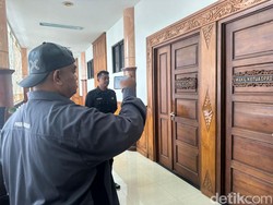 Suasana Kantor DPRD Saat KPK Obok-Obok Jatim