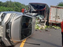 Tabrakan Beruntun di Tol Cipularang: Tutup Jalan hingga Macet Panjang