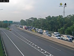 Macet 2,5 Km Arah Jakarta Imbas Tabrakan Beruntun di Tol Cipularang
