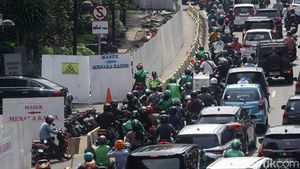 Kemacetan Terdampak Proyek Revitalisasi Trotoar Jalan Rasuna Said Jakarta