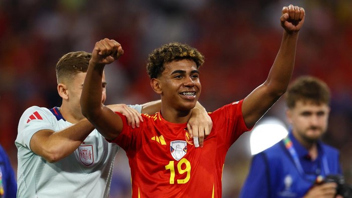 Soccer Football - Euro 2024 - Semi Final - Spain v France - Munich Football Arena, Munich, Germany - July 9, 2024  Spains Lamine Yamal celebrates after the match REUTERS/Leonhard Simon