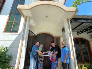 Susul Adik-Adiknya, Frans Faisal Bagikan Momen Serah Terima Rumah Baru Susul Adik-Adiknya, Frans Faisal Bagikan Momen Serah Terima Rumah Baru