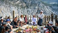 Ngertakeun Bumi Lamba Ritual Menjaga Kesucian Gunung Tangkuban Parahu