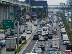Jelang Siang, Tol Dalam Kota Cawang Arah Kuningan Masih Padat