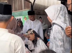 Uniknya Tradisi Khitanan di Muara Enim yang Mirip Pertunangan Bocah