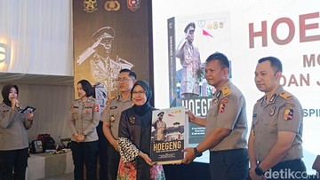 Cerita Penulis di Balik Buku 'Hoegeng: Moral, Etika, dan Jalan Hidup'