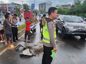 Pensiunan PNS di Jambi Tewas Terlindas Truk Usai Gagal Salip Mobil Pensiunan PNS di Jambi Tewas Terlindas Truk Usai Gagal Salip Mobil