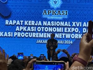 Buka Rakernas XVI Apkasi, Jokowi Kritik Penggunaan Barang Lokal Cuma 41%