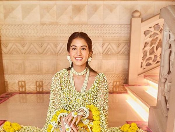 Foto Calon Menantu Orang Terkaya Asia Siraman Jelang Nikah, Pakai Ronce Melati