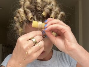 Viral Wanita Keriting Rambut Pakai Pasta, Hasilnya Menakjubkan Viral Wanita Keriting Rambut Pakai Pasta, Hasilnya Menakjubkan