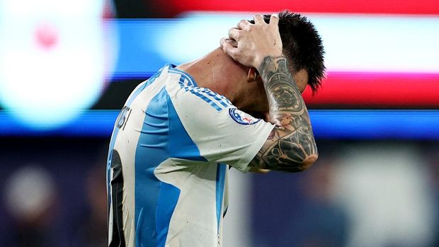 Soccer Football - Copa America 2024 - Semi Final - Argentina v Canada - MetLife Stadium, East Rutherford, New Jersey, United States - July 9, 2024 Argentina's Lionel Messi reacts after missing a chance to score REUTERS/Agustin Marcarian