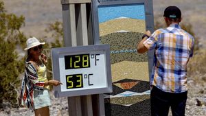 Turis Kunjungi Taman Nasional di California Saat Suhu Capai 53 Derajat