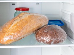 5 Makanan Ini Sebaiknya Tidak Disimpan dalam Kulkas