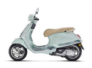 Lihat Lebih Dekat Kecantikan Vespa Primavera Batik Lihat Lebih Dekat Kecantikan Vespa Primavera Batik