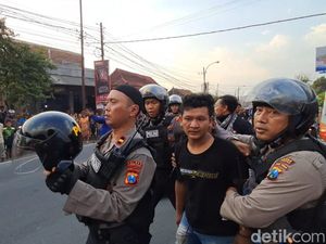 Fakta 2 Pemabuk Hadang Bus Harapan Jaya Berujung Dikeroyok Warga Fakta 2 Pemabuk Hadang Bus Harapan Jaya Berujung Dikeroyok Warga