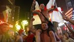 Aksi Buka Baju Supporter Inggris Saat Timnas Masuk Final Euro 2024