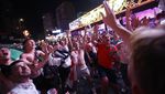 Aksi Buka Baju Supporter Inggris Saat Timnas Masuk Final Euro 2024
