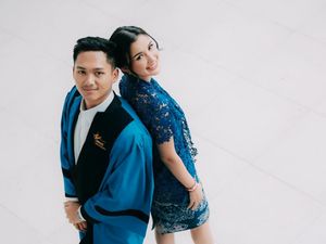 8 Potret Wisuda Azriel Hermansyah Didampingi Sarah Menzel, Bak Prewedding