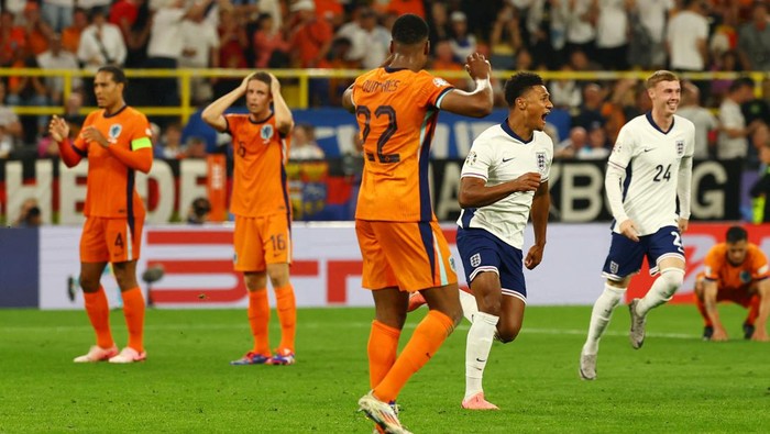 Soccer Football - Euro 2024 - Semi Final - Netherlands v England - Dortmund BVB Stadion, Dortmund, Germany - July 10, 2024  Englands Ollie Watkins celebrates scoring their second goal REUTERS/Kai Pfaffenbach