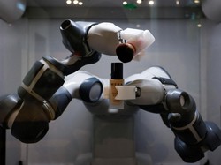Korea Selatan Bikin Robot Peracik Kosmetik Sesuai Kulit Konsumen