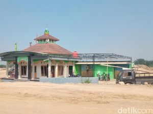 Penampakan 2 Rumah dan 1 Masjid Masih Utuh di Tengah Proyek Tol Klaten