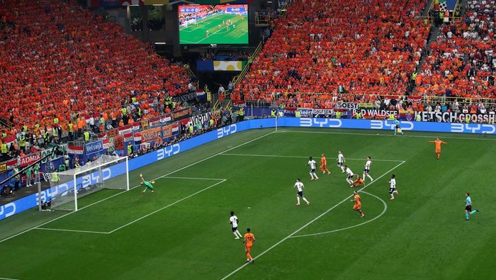 Inggris Tantang Spanyol di Final Euro 2024 Inggris mengalahkan Belanda 2-1 di semifinal Piala Eropa 2024. Di final nanti, Inggris akan bertemu dengan Spanyol
1. Belanda vs Inggris berlangsung di Signal Iduna Park, Kamis (11/7/2024) dini hari WIB. Reuters/Thilo Schmuelgen.