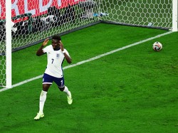 Bukayo Saka sempat mencetak gol di menit ke-79. Gol itu kemudian dianulir karena Kyle Walker dalam posisi offside sebelum melepaskan umpan tarik ke Saka. Reuters/Thilo Schmuelgen.