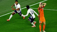 Gol didapatkan Inggris pada injury time. Ollie Watkins merobek gawang Belanda dari sudut sempit dan membawa Inggris menang 2-1. Reuters/Thilo Schmuelgen.