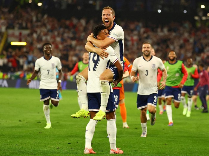 Inggris mengalahkan Belanda 2-1 di semifinal Piala Eropa 2024. Di final nanti, Inggris akan bertemu dengan Spanyol

1. Belanda vs Inggris berlangsung di Signal Iduna Park, Kamis (11/7/2024) dini hari WIB. Reuters/Thilo Schmuelgen.