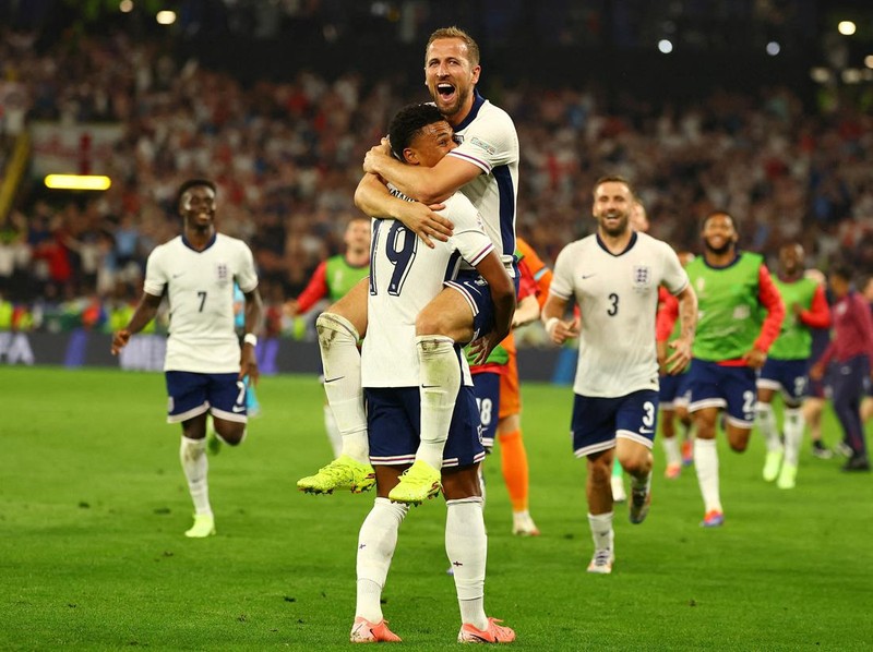 Inggris mengalahkan Belanda 2-1 di semifinal Piala Eropa 2024. Di final nanti, Inggris akan bertemu dengan Spanyol

1. Belanda vs Inggris berlangsung di Signal Iduna Park, Kamis (11/7/2024) dini hari WIB. Reuters/Thilo Schmuelgen.