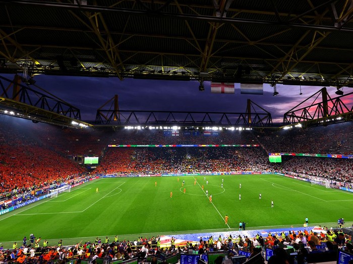Inggris mengalahkan Belanda 2-1 di semifinal Piala Eropa 2024. Di final nanti, Inggris akan bertemu dengan Spanyol

1. Belanda vs Inggris berlangsung di Signal Iduna Park, Kamis (11/7/2024) dini hari WIB. Reuters/Thilo Schmuelgen.