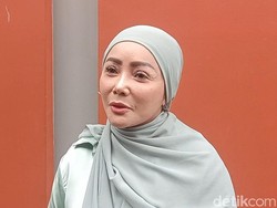 Kristina Berusaha Istikamah Tampil Tertutup Sepulang Haji