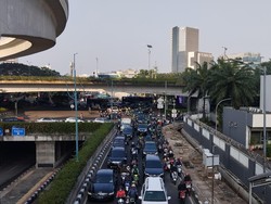 Ada Proyek Galian di Jalan HR Rasuna Said, Lalin Arah Kuningan Jaksel Macet